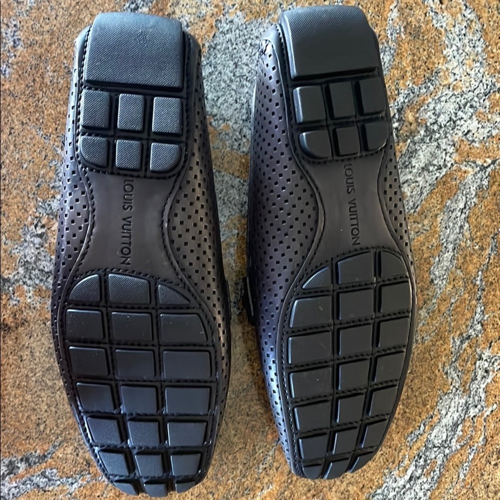 Louis Vuitton Black Slip-On Loafers with Textured Finish - Picture 5 of 7